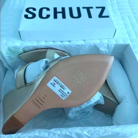 NEW SCHUTZ Soraya Gold Metallic Wedges Pointed - Picture 3 of 3